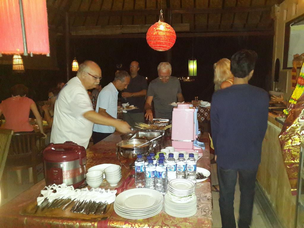 Beten Waru Bungalow And Restaurant Amed Esterno foto