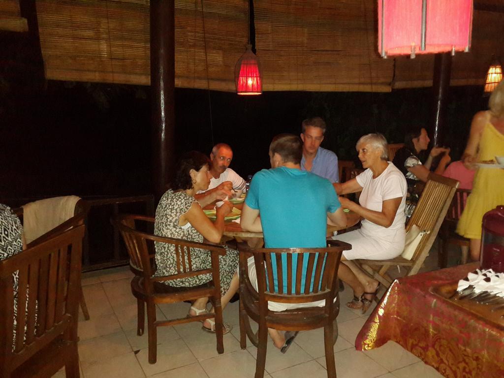 Beten Waru Bungalow And Restaurant Amed Esterno foto